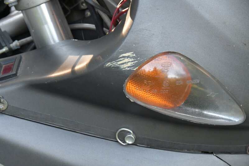 right signal scratches