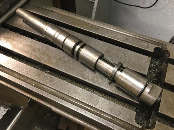 Horizontal mill tool bar